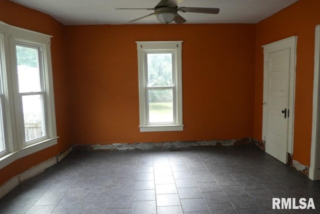 1607 South Pasfield Street Springfield, IL 62704 - Photo 5 of 18 Gallery Image 5