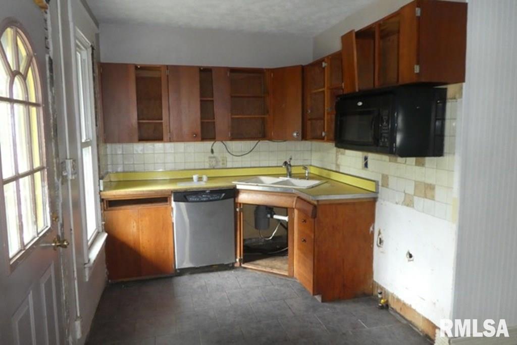 1607 South Pasfield Street Springfield, IL 62704 - Photo 7 of 18 Gallery Image 7