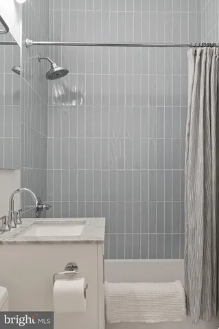 a close up view of washer and dryer