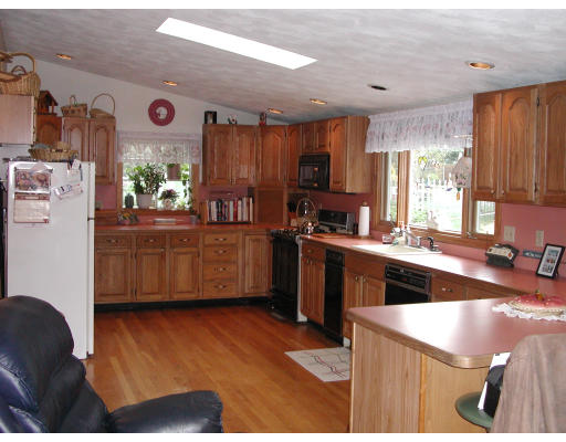 28 Arapahoe Road Bellingham, MA 02019 - Photo 2 of 9 Gallery Image 2