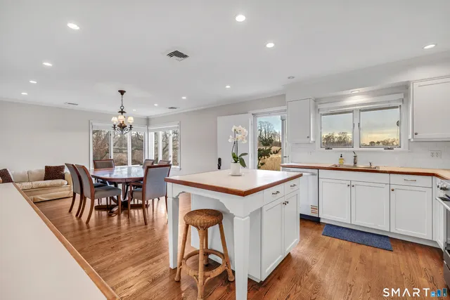 $1,100,000 | 139 Field Point Drive, Unit 139, Fairfield, CT 06824