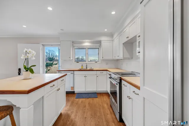 $1,100,000 | 139 Field Point Drive, Unit 139, Fairfield, CT 06824