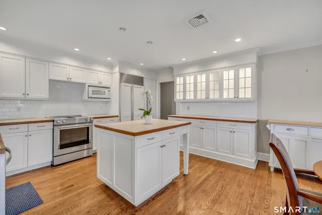 $1,100,000 | 139 Field Point Drive, Unit 139, Fairfield, CT 06824