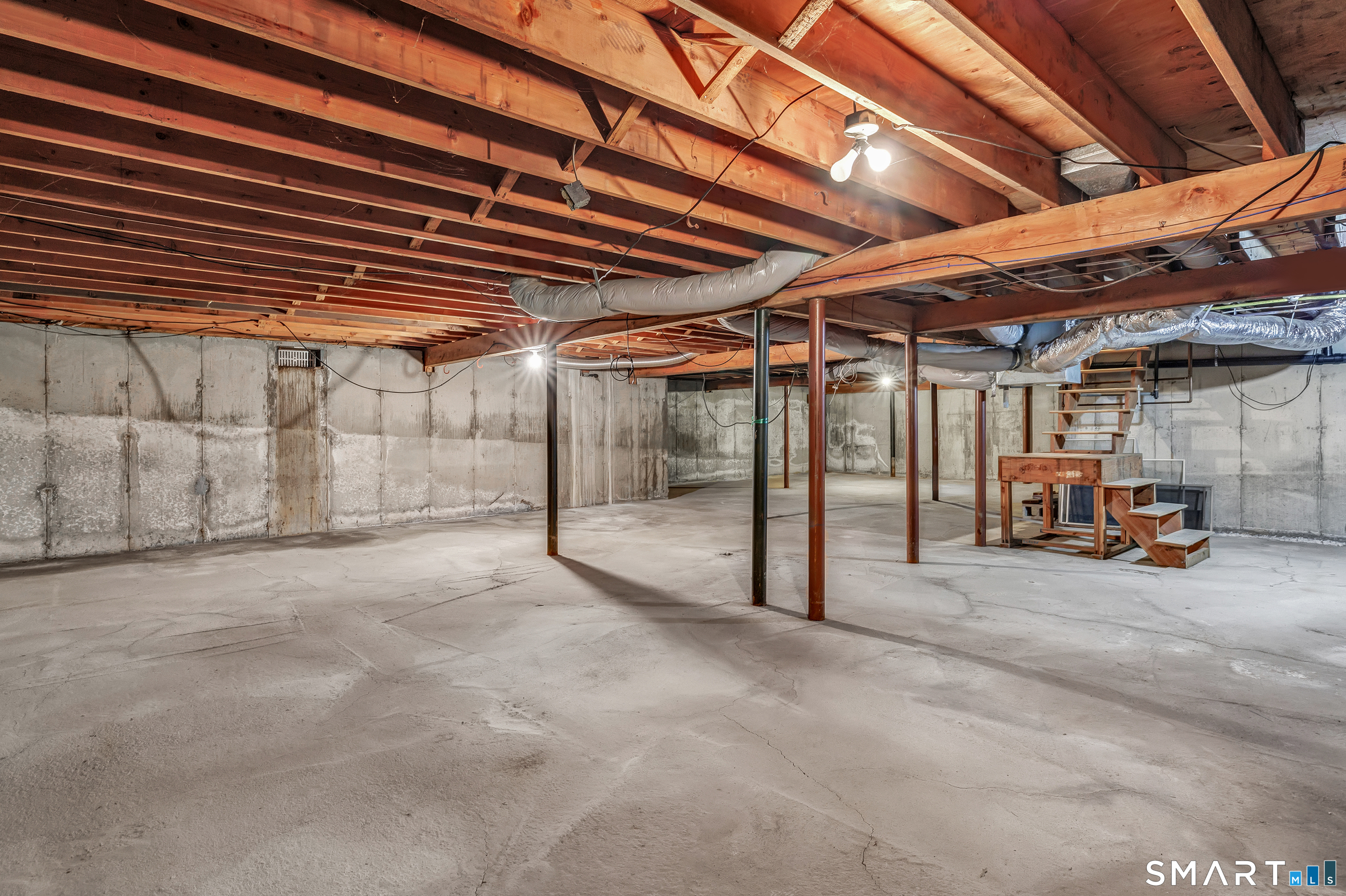 139 Field Point Drive, Unit 139 Fairfield, CT 06824 - Photo 29 of 34 a view of empty room with wooden ceiling