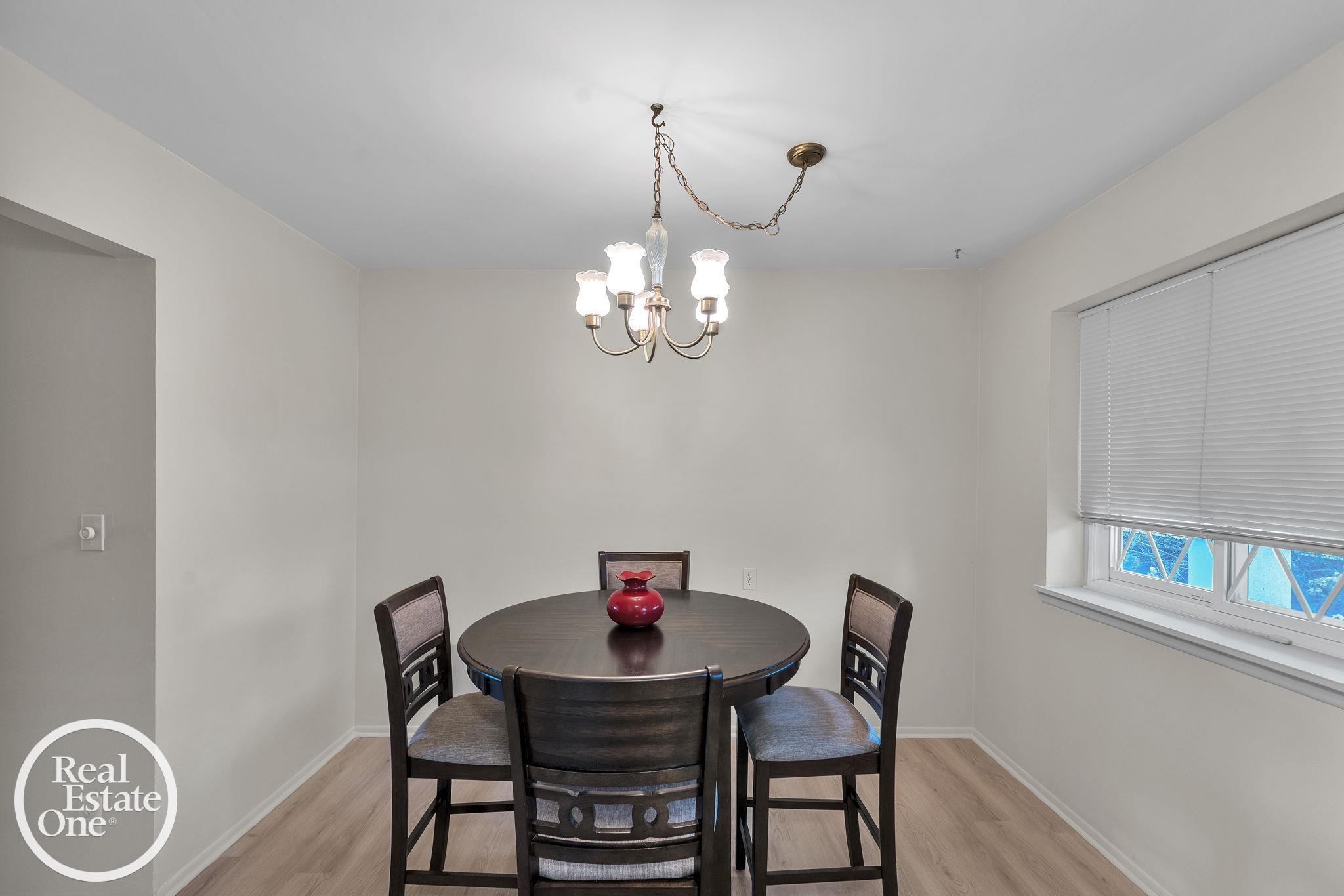 29225 Hayes Road Warren, MI 48088 - Photo 13 of 27 50222292-a024302a-c61c-4f8c-8616-a907fe5d9d00.JPG