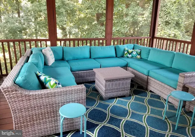 a picture of a black and white wall