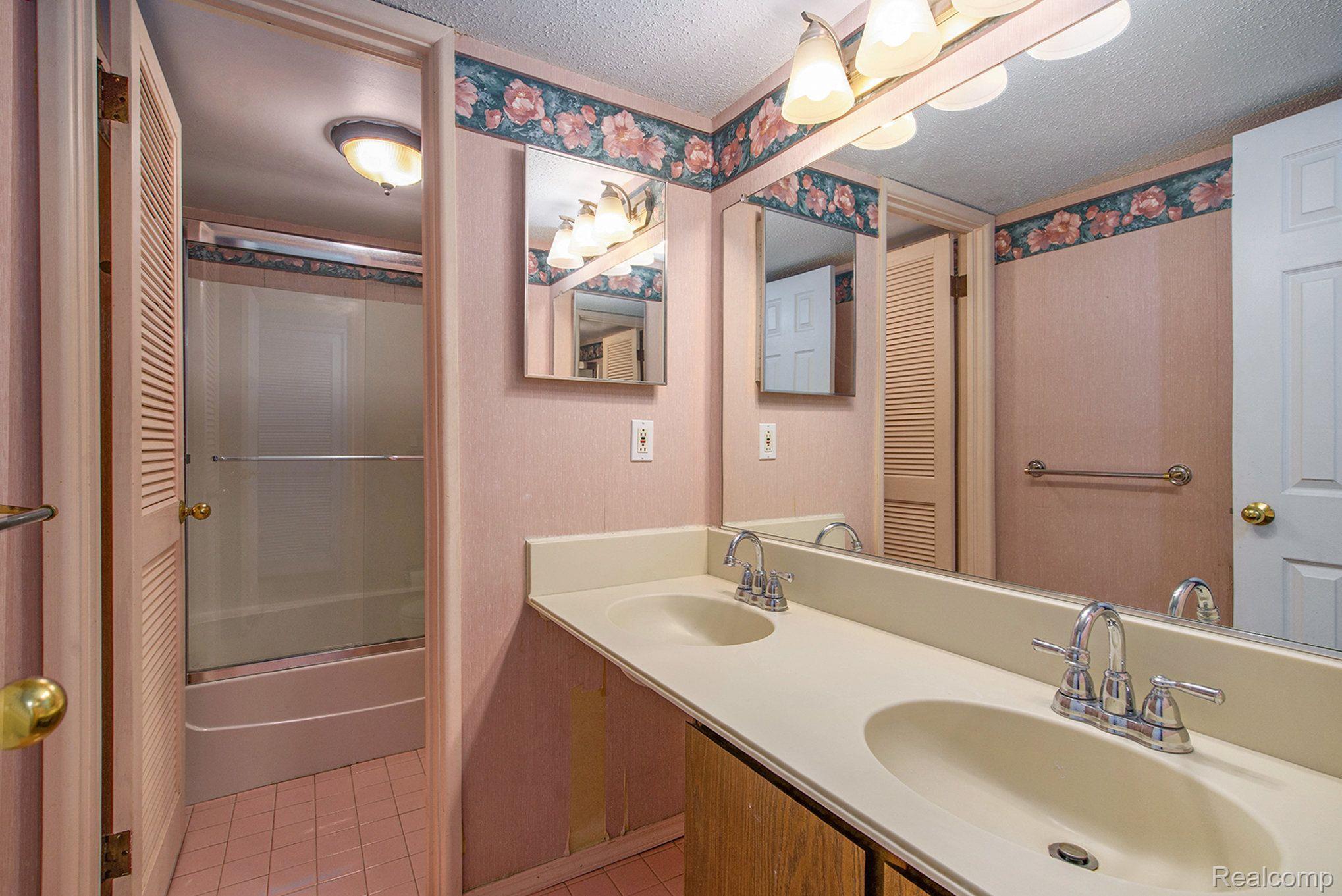 1744 Grove Road, Unit 101 Ypsilanti, MI 48198 - Photo 18 of 40 Gallery Image 18