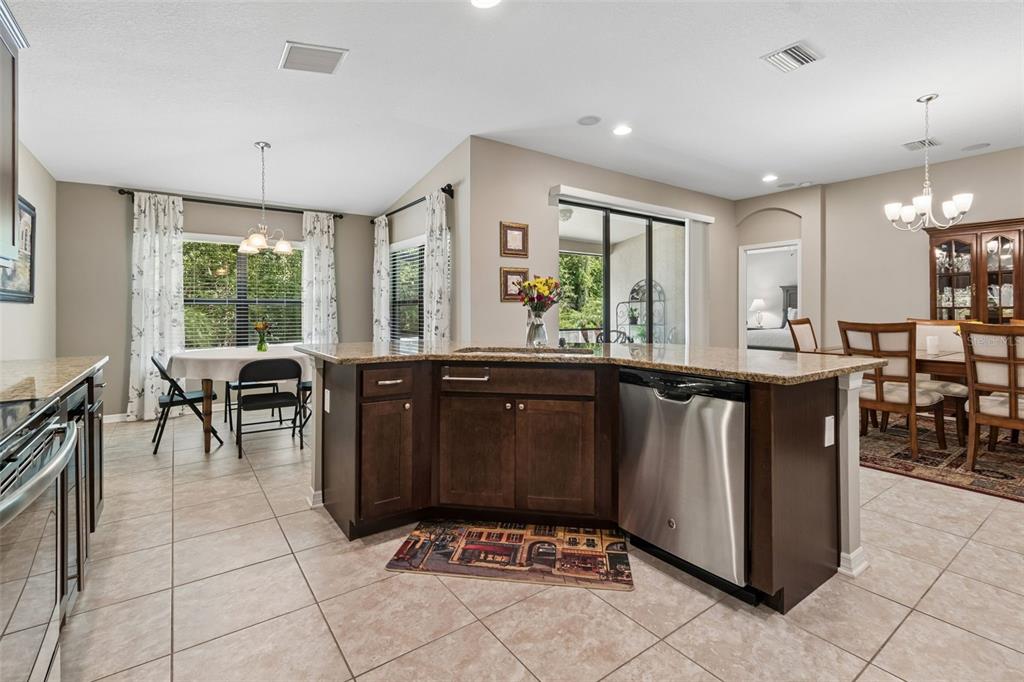 6601 Sparkling Way Wesley Chapel, FL 33545 - Photo 15 of 51
