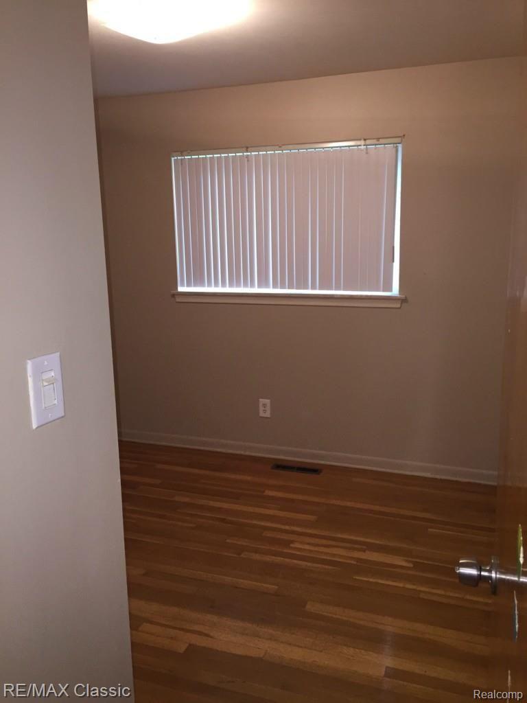 29767 Schoenherr Road Warren, MI 48088 - Photo 9 of 14 IMG_1452.jpg