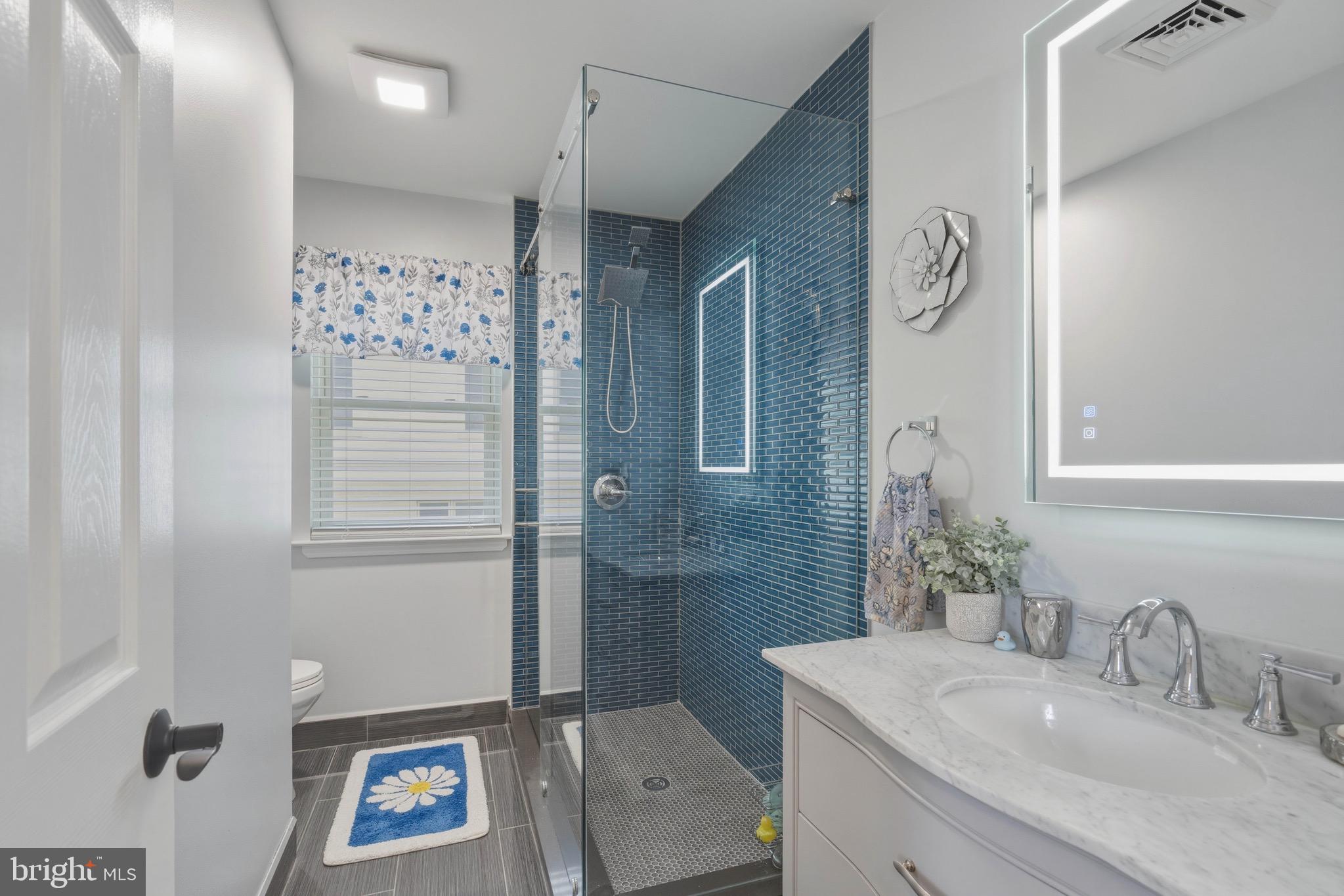 13494 Proctor Road Philadelphia, PA 19116 - Photo 37 of 59 Hallway bathroom upstairs
