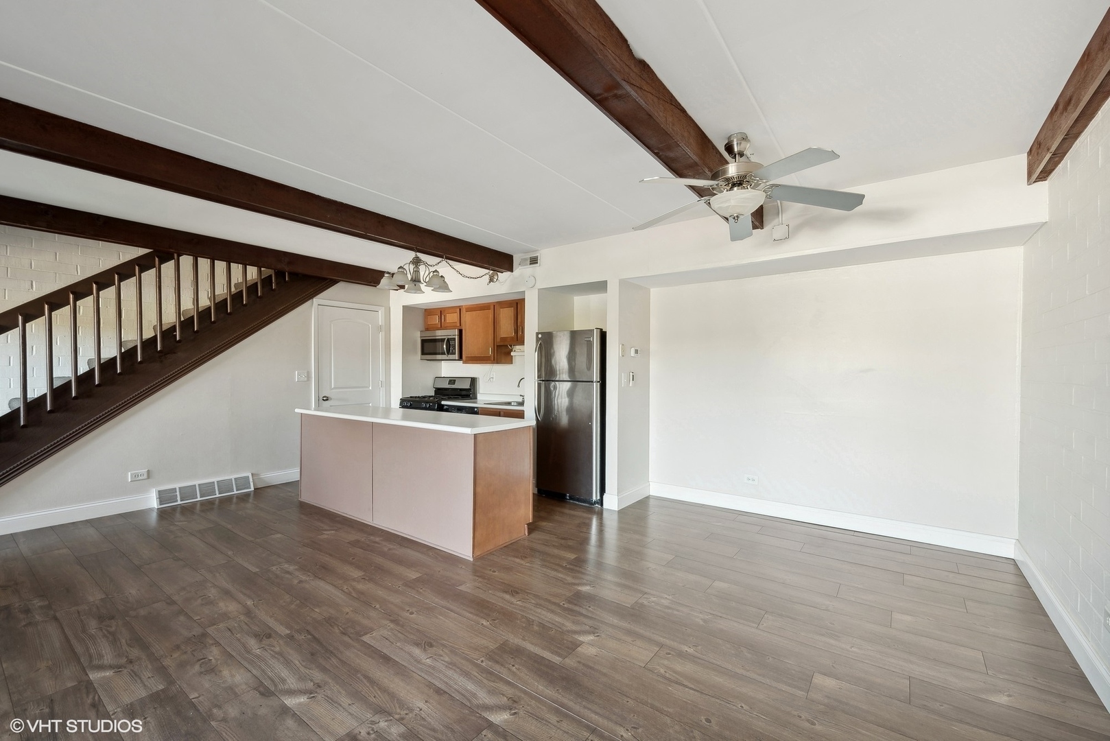 1605 Kenneth Circle, Unit 1605 Elgin, IL 60120 - Photo 5 of 12 a view of kitchen with sink and refrigerator