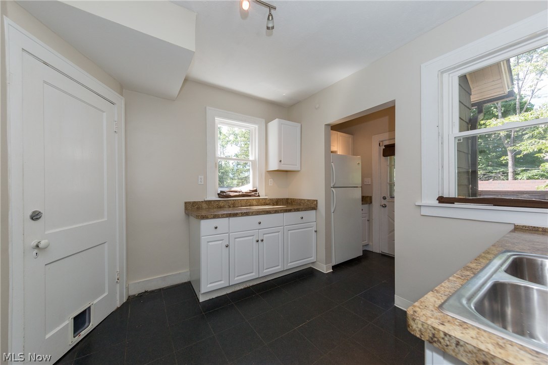 3353 Clarendon Road Cleveland, OH 44118 - Photo 8 of 34 Gallery Image 8