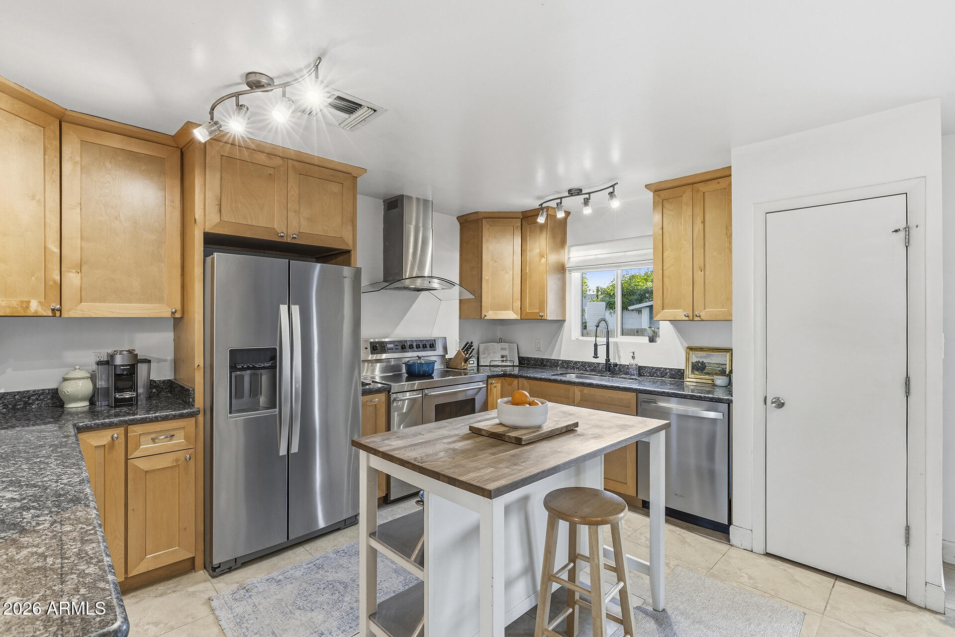 6804 North 11th Street Phoenix, AZ 85014 - Photo 11 of 32 Kitchen