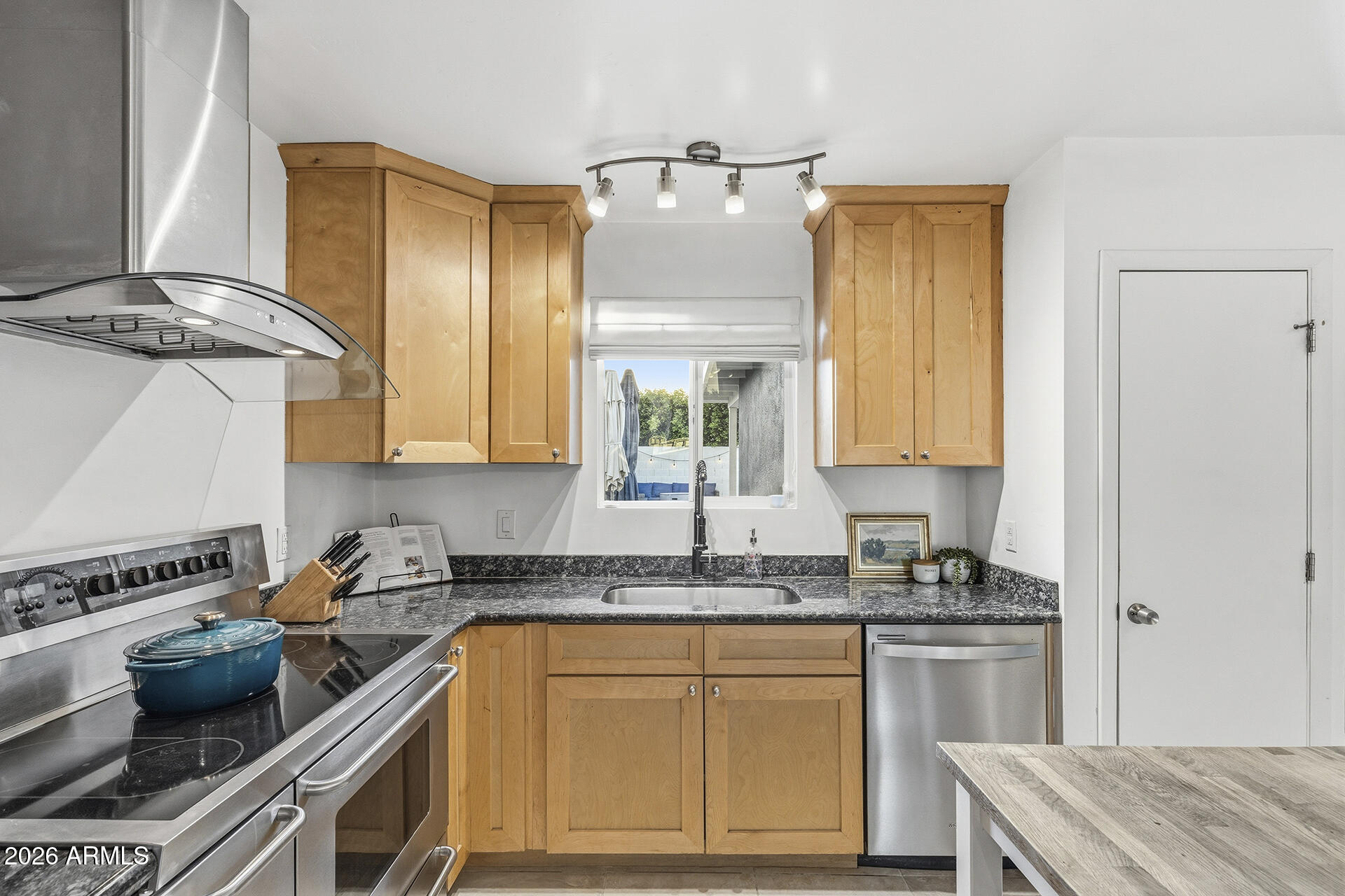 6804 North 11th Street Phoenix, AZ 85014 - Photo 12 of 32 Kitchen