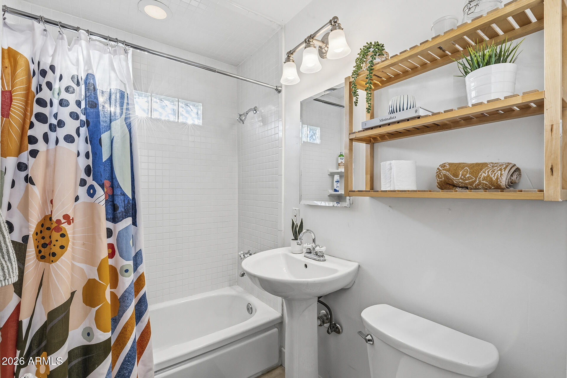 6804 North 11th Street Phoenix, AZ 85014 - Photo 17 of 32 Hall Bathroom