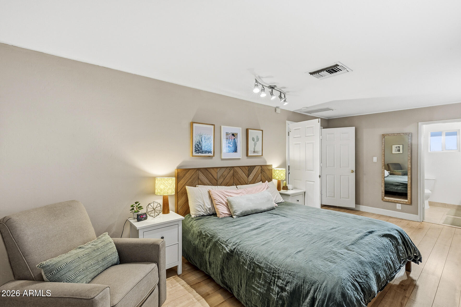 6804 North 11th Street Phoenix, AZ 85014 - Photo 18 of 32 Primary Bedroom