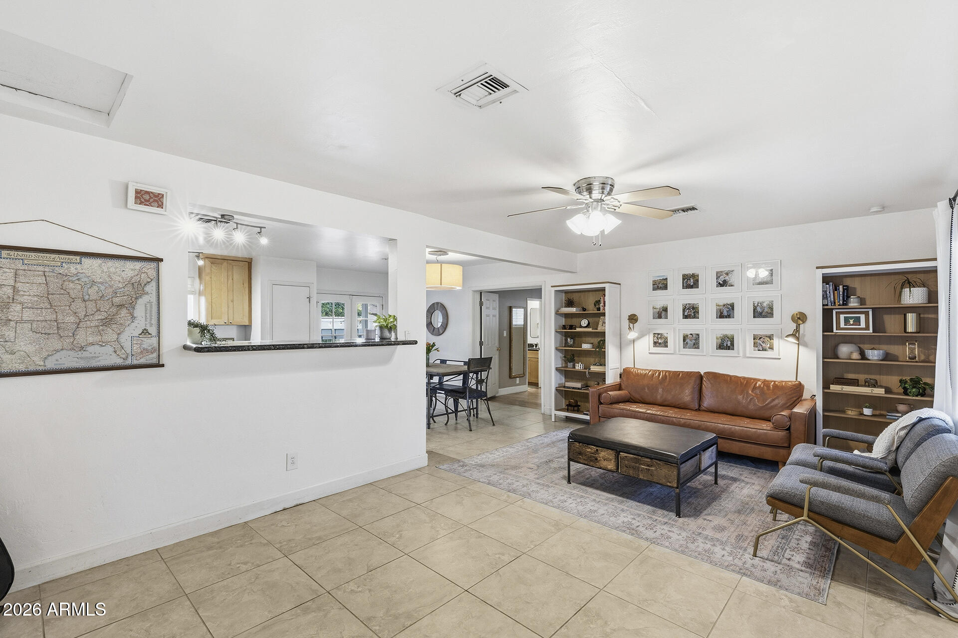 6804 North 11th Street Phoenix, AZ 85014 - Photo 4 of 32 Living Room