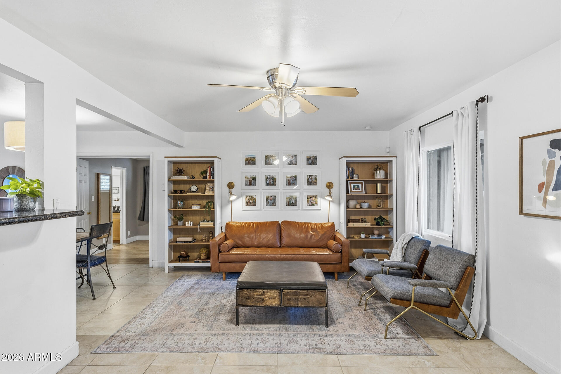 6804 North 11th Street Phoenix, AZ 85014 - Photo 5 of 32 Living Room
