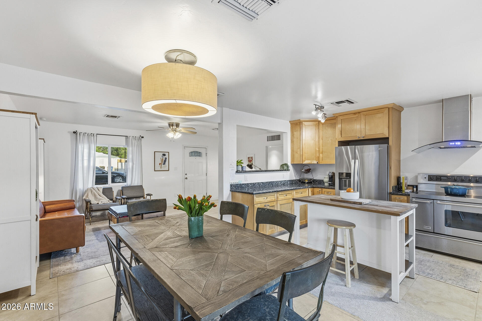 6804 North 11th Street Phoenix, AZ 85014 - Photo 9 of 32 Dining Room/Kitchen