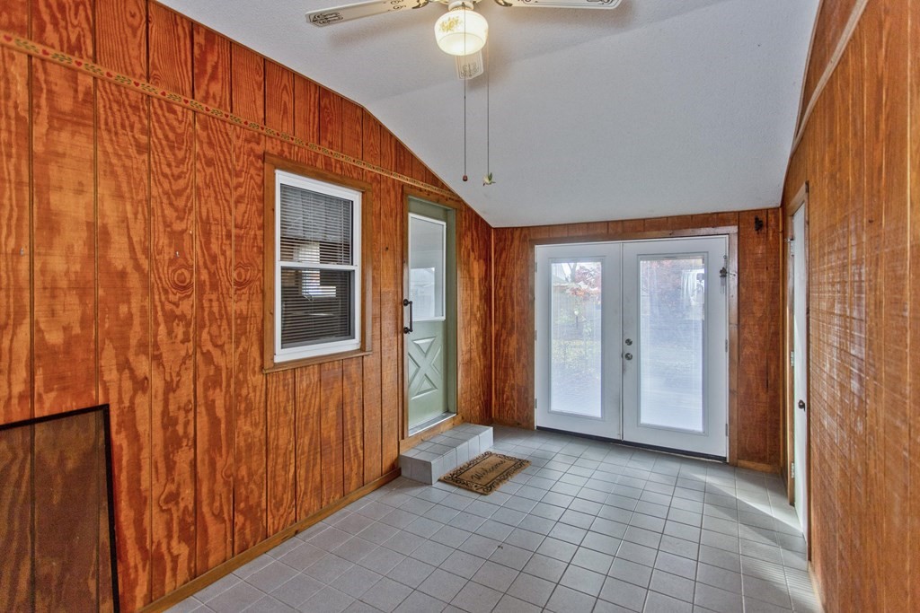 22 Holy Cross Street Springfield, MA 01104 - Photo 8 of 21 Gallery Image 8