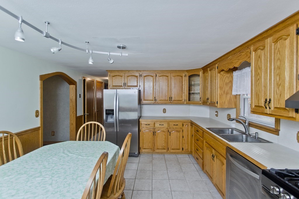 22 Holy Cross Street Springfield, MA 01104 - Photo 9 of 21 Gallery Image 9
