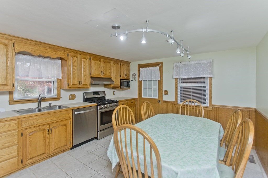 22 Holy Cross Street Springfield, MA 01104 - Photo 10 of 21 Gallery Image 10