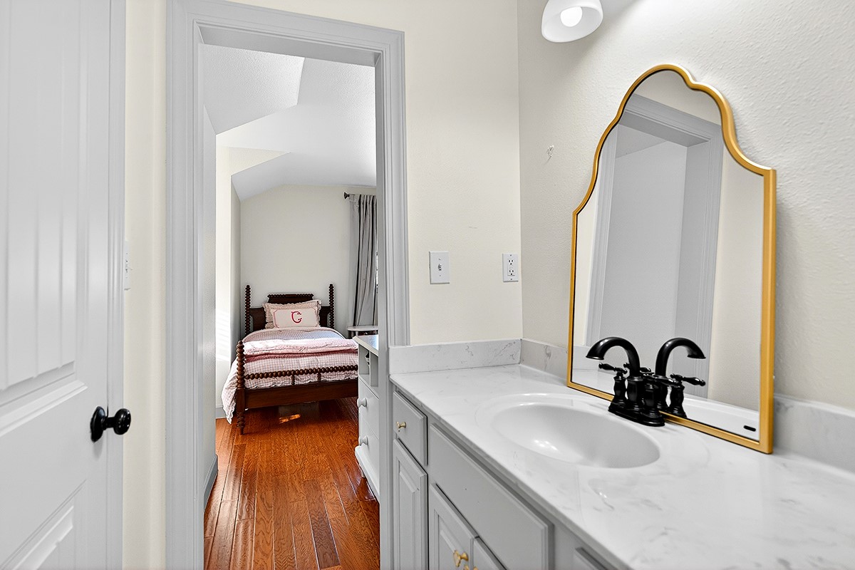 301 Medlin Creek Loop Dripping Springs, TX 78620 - Photo 22 of 40 a en suite bathroom with a sink and a mirror