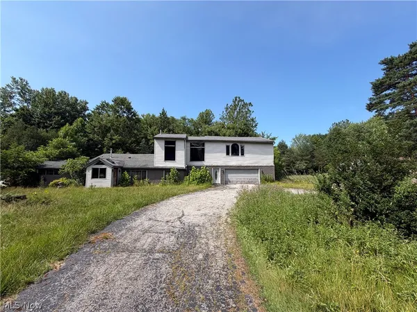 $185,000 | 8590 Beacon Hill Drive, Chagrin Falls, OH 44023