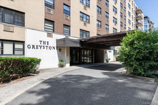 $3,400 | 1085 Warburton Avenue, Unit 304, Yonkers, NY 10701