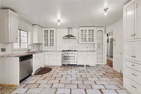 $599,900 | 1802 West Market Street, Greensboro, NC 27403