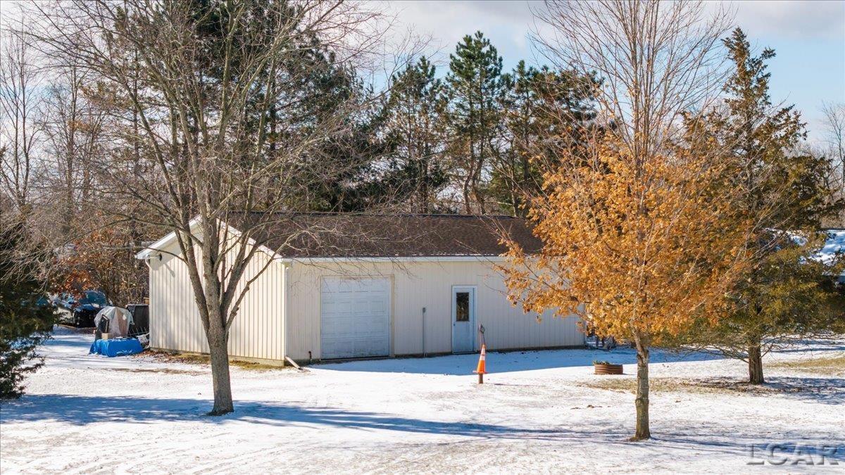 2829 Sutton Road Adrian, MI 49221 - Photo 3 of 37