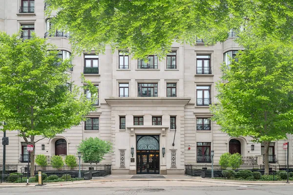 $3,000,000 | 65 East Goethe Street, Unit 3W, Chicago, IL 60610