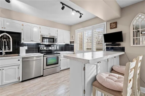 $230,000 | 5313 Northwest 83 Place, Kansas City, MO 64151