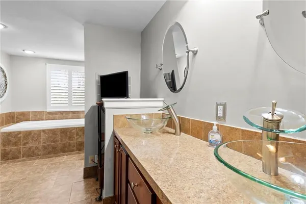 $230,000 | 5313 Northwest 83 Place, Kansas City, MO 64151