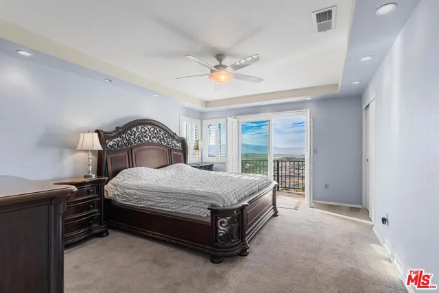 a view of entryway with washer and dryer