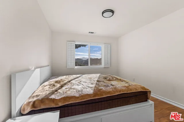 a view of a yard in front of a house