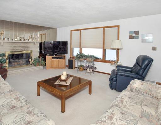 2040 Renton Road Plum, PA 15239 - Photo 6 of 15 Living Room.