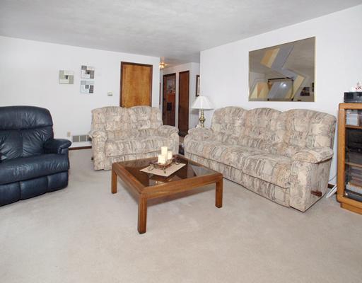 2040 Renton Road Plum, PA 15239 - Photo 7 of 15 Living Room.