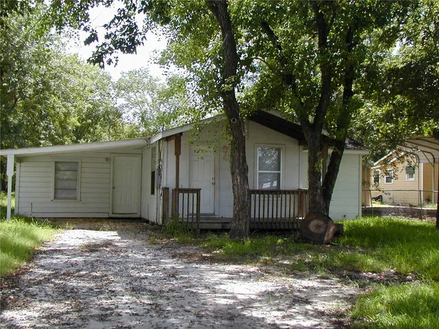 $995 | 421 South Columbia Drive, West Columbia, TX 77486