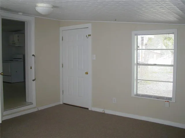 $995 | 421 South Columbia Drive, West Columbia, TX 77486