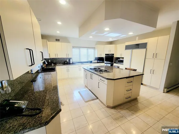 $8,500 | 307 Center Street, Englewood Cliffs, NJ 07632