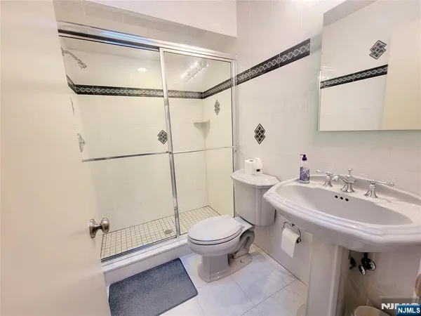 $8,500 | 307 Center Street, Englewood Cliffs, NJ 07632