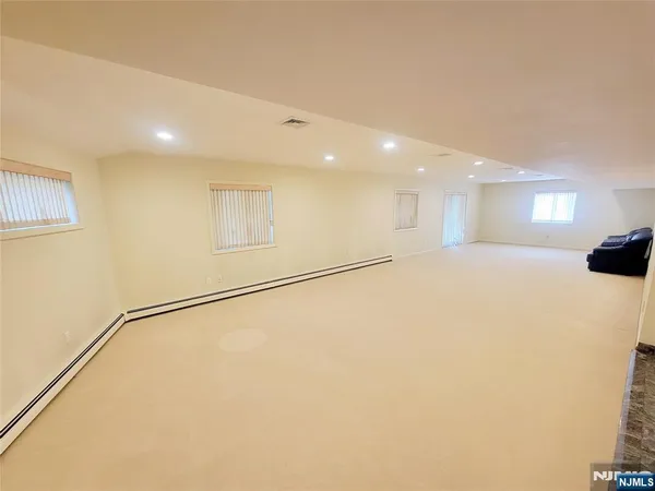 $8,500 | 307 Center Street, Englewood Cliffs, NJ 07632