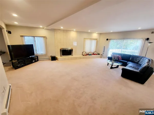 $8,500 | 307 Center Street, Englewood Cliffs, NJ 07632