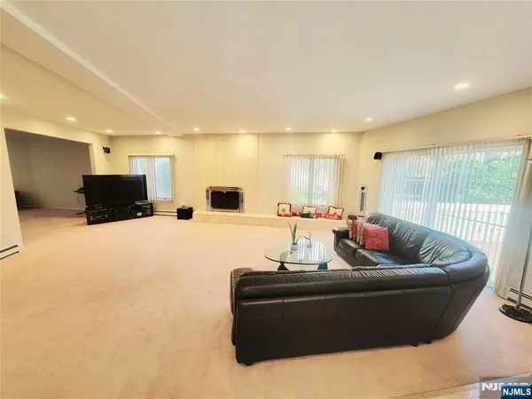 $8,500 | 307 Center Street, Englewood Cliffs, NJ 07632