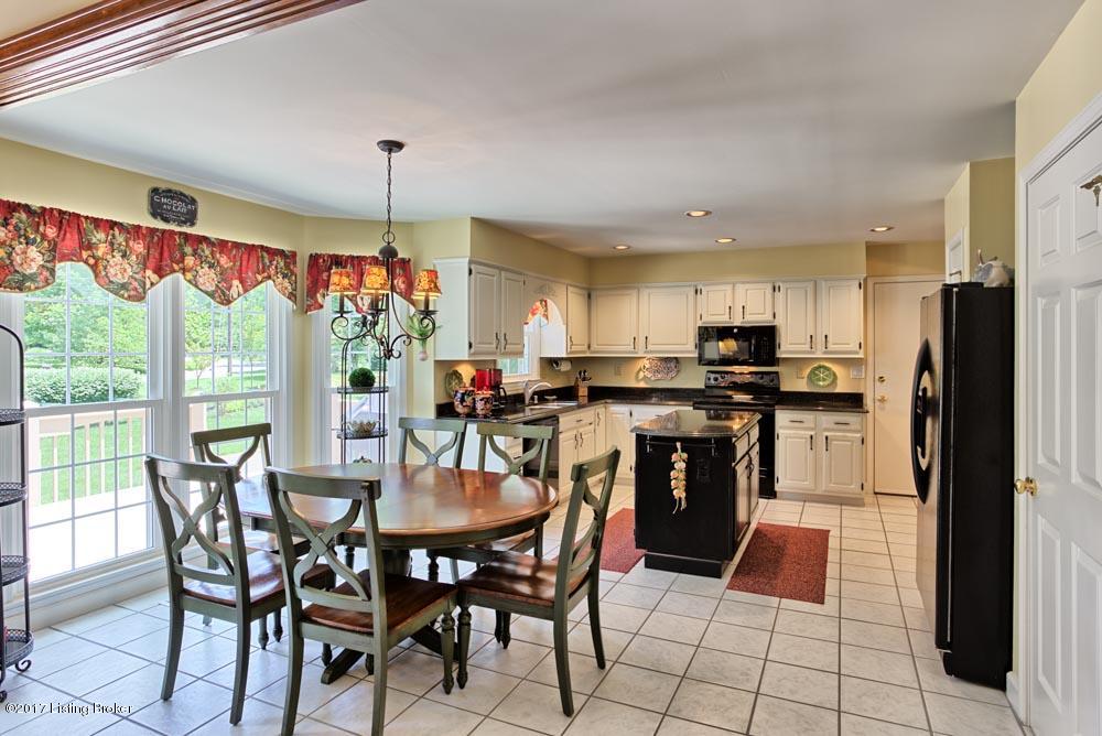 817 Foxgate Road Louisville, KY 40223 - Photo 11 of 44 817 Foxgate-12