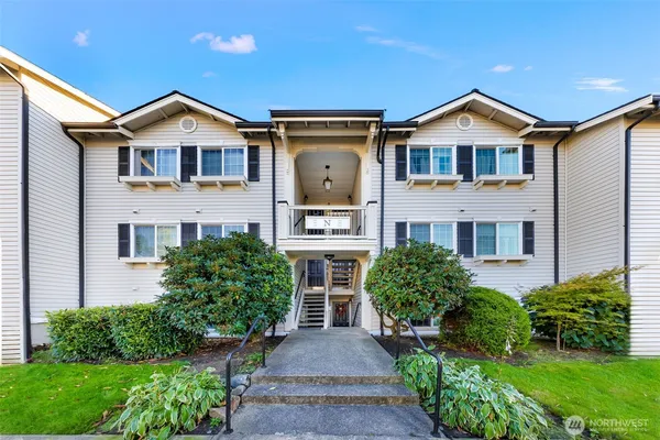 $334,950 | 12404 East Gibson Road, Unit N203, Everett, WA 98204