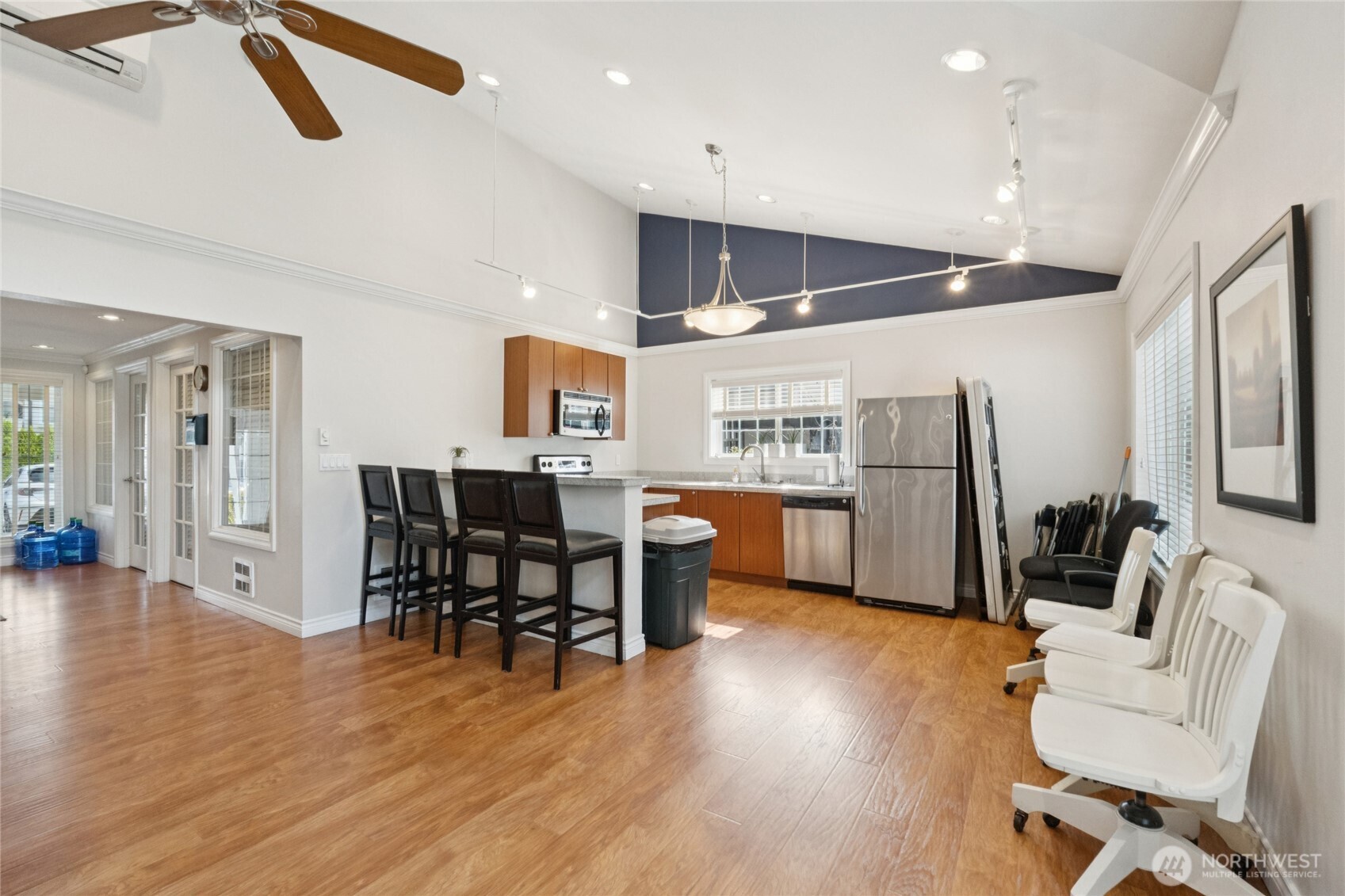 12404 East Gibson Road, Unit N203 Everett, WA 98204 - Photo 20 of 28 a living room with furniture wooden floor and a dining table