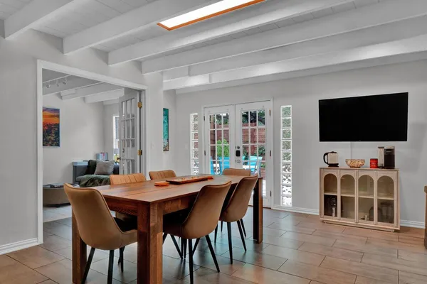 $2,300 | 211 Lessin Lane, Unit B, Austin, TX 78704