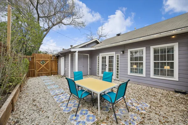 $2,300 | 211 Lessin Lane, Unit B, Austin, TX 78704